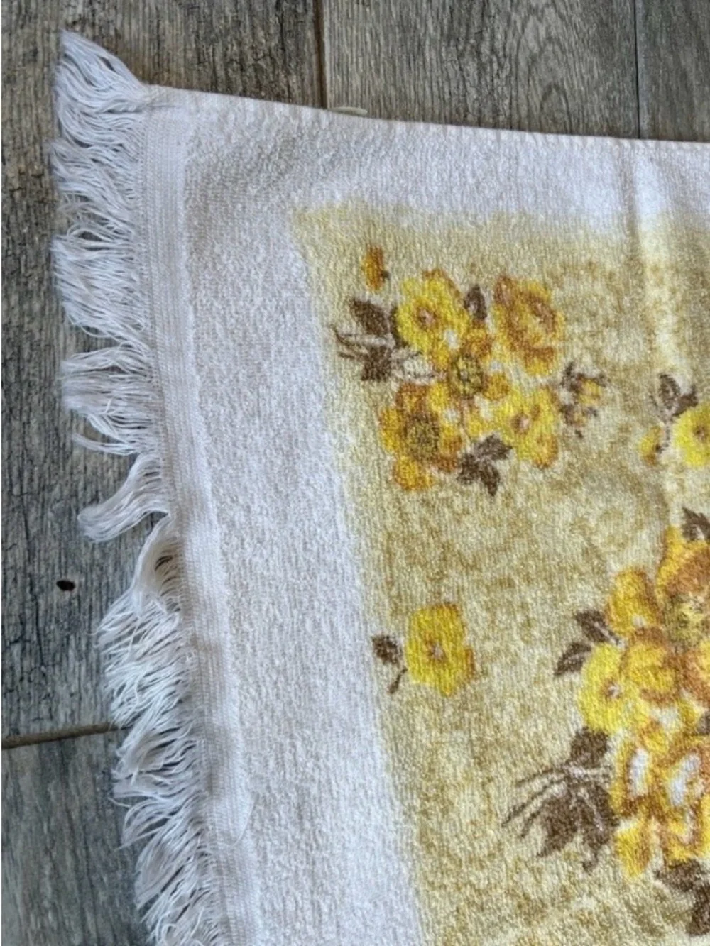 Retro Vintage Bath towel Floral Loop Yarn 100% Cotton Made In USA Yellow Fringe